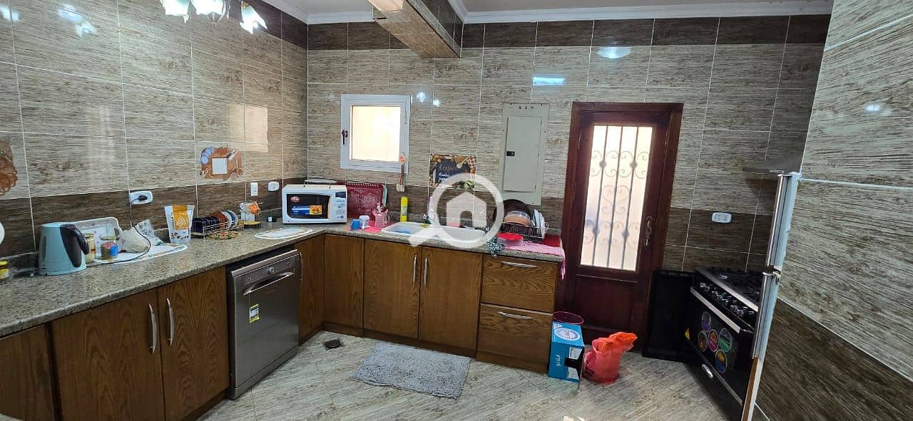 10 f6effb52-2395-4ef3-9f3c-a352c8cfd432. jpeg