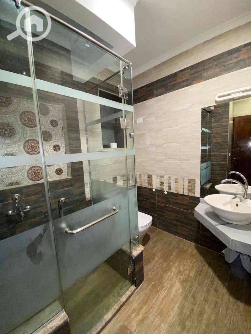 10 578cc173-7dec-4f9d-8ddc-7c7e74cf3fe4. jpg