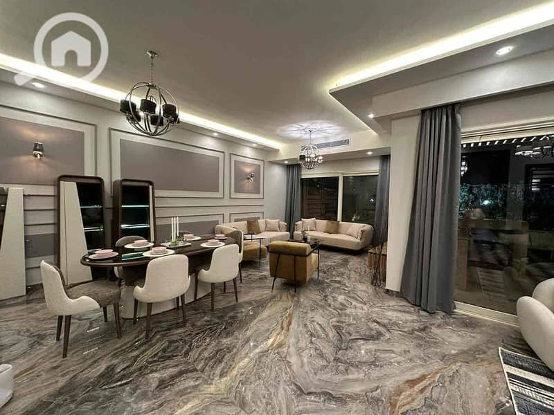 4 e92a6b8c-57dc-4610-aa5d-f303de7ad863. jpg