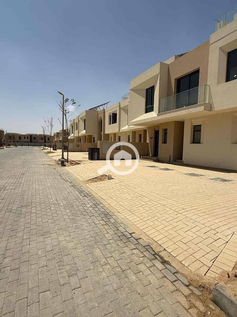 4 c8c554a6-25ea-407d-8827-d2f818561a5b. jpg