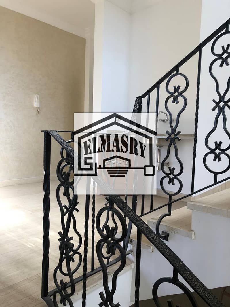 12 e0041ffa-dc64-45f7-87bf-633314d4b8d7. jpg