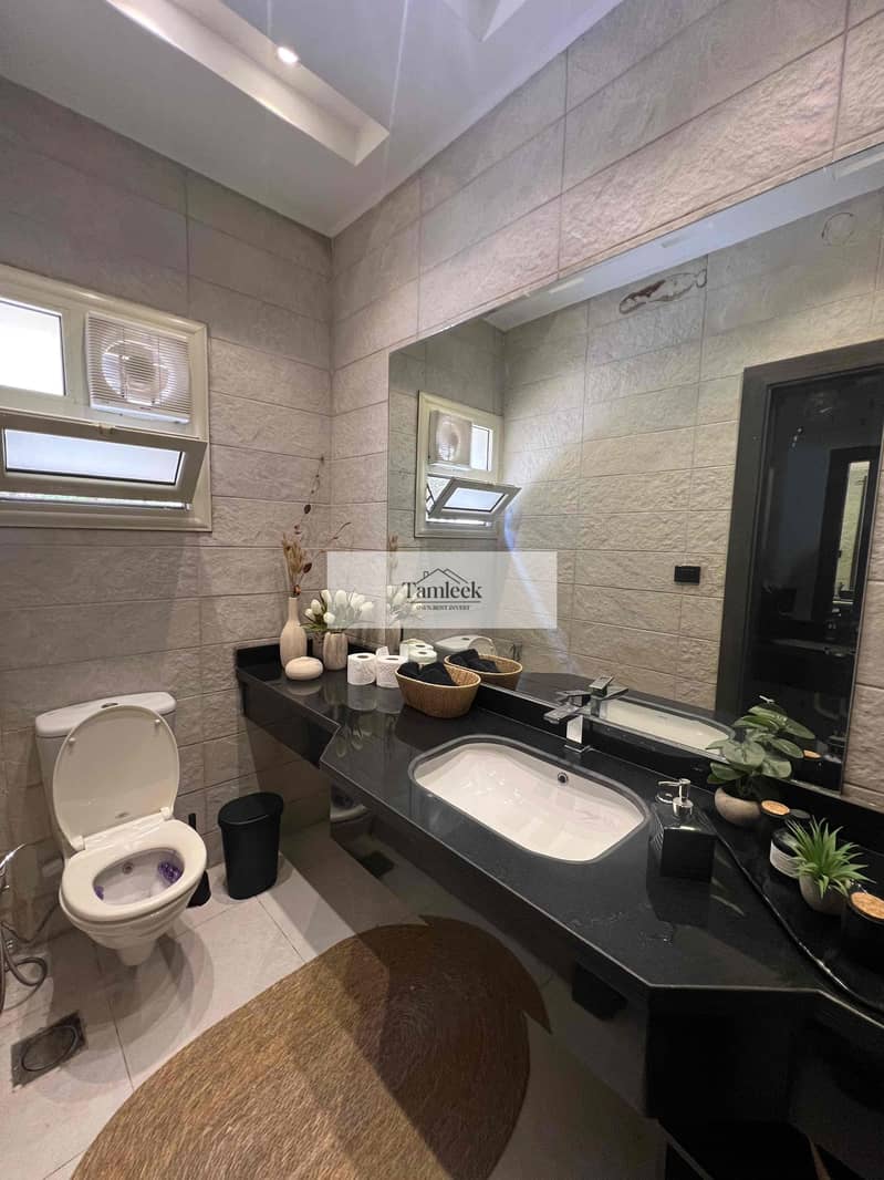 10 0776c4c7-5730-44e2-a60f-50c964bd0d36. jpg