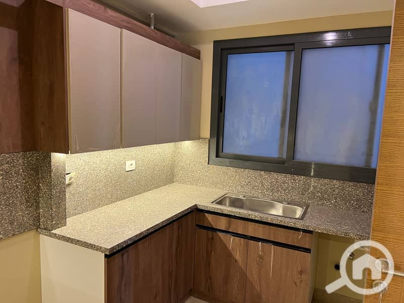 6 574c1994-75b3-478d-84f8-c5f29a309a63. jpg