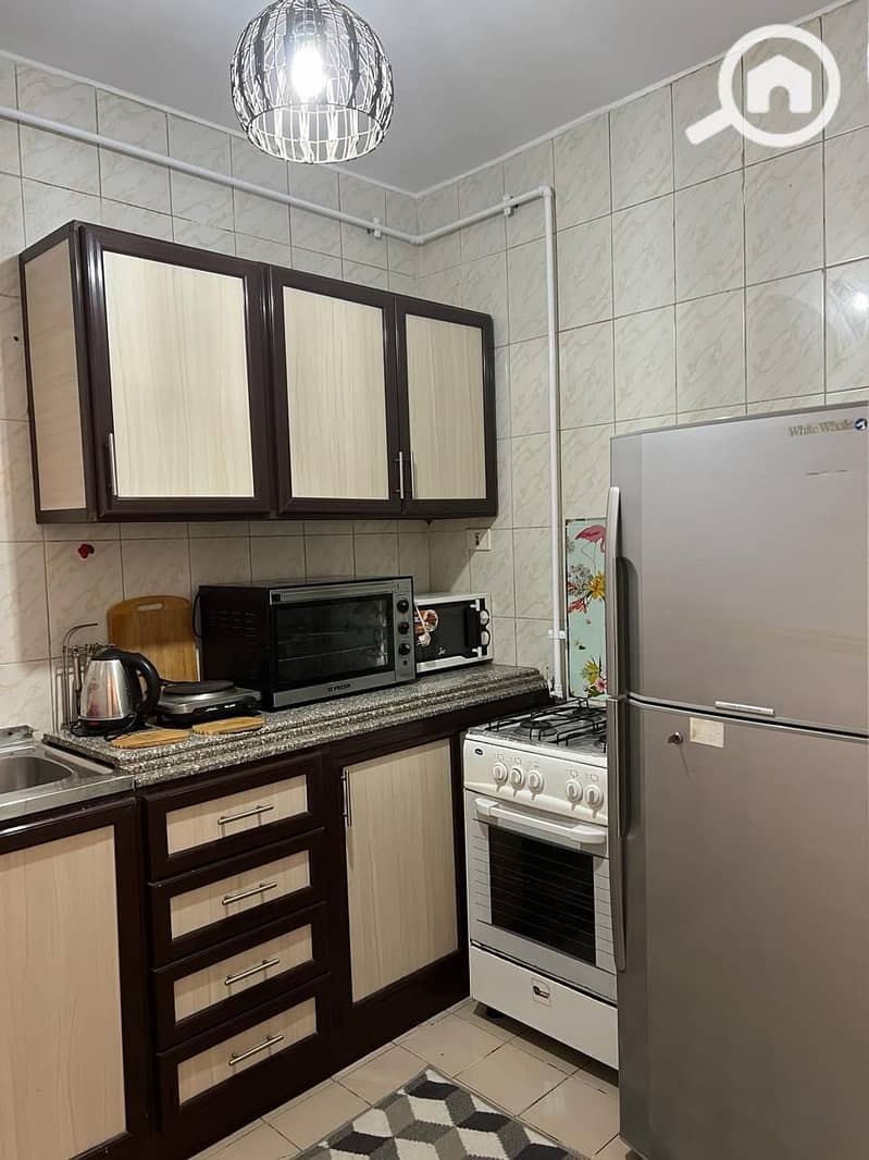 8 9f6f6516-0415-4f21-bb93-d3fcddd7b6d4. jpeg