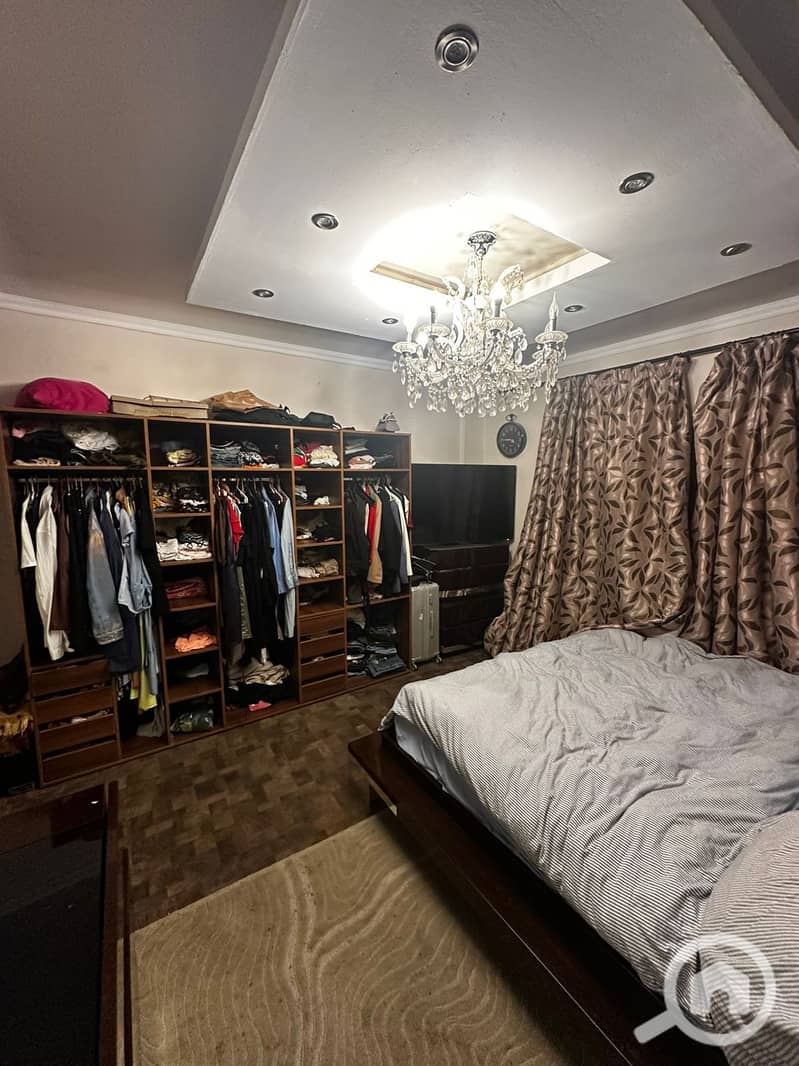 5 5a5e1af5-11f3-4e7a-a8c7-ff2cf7632b18. jpeg