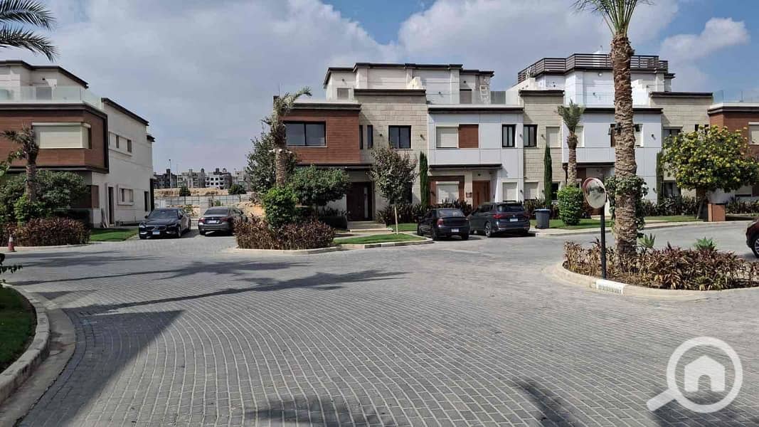 4 07d472e7-262e-4589-9c8f-e66ebb6d8678. jpg