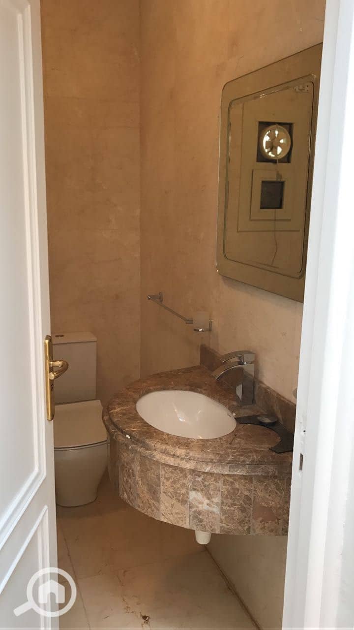 8 8bb5ae70-b83a-483c-9a5b-a6e1e26f8a5e. jpeg