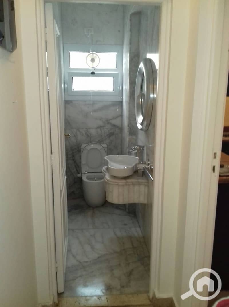 9 f103bb47-3692-4743-a573-35c86f71d8e5. jpeg