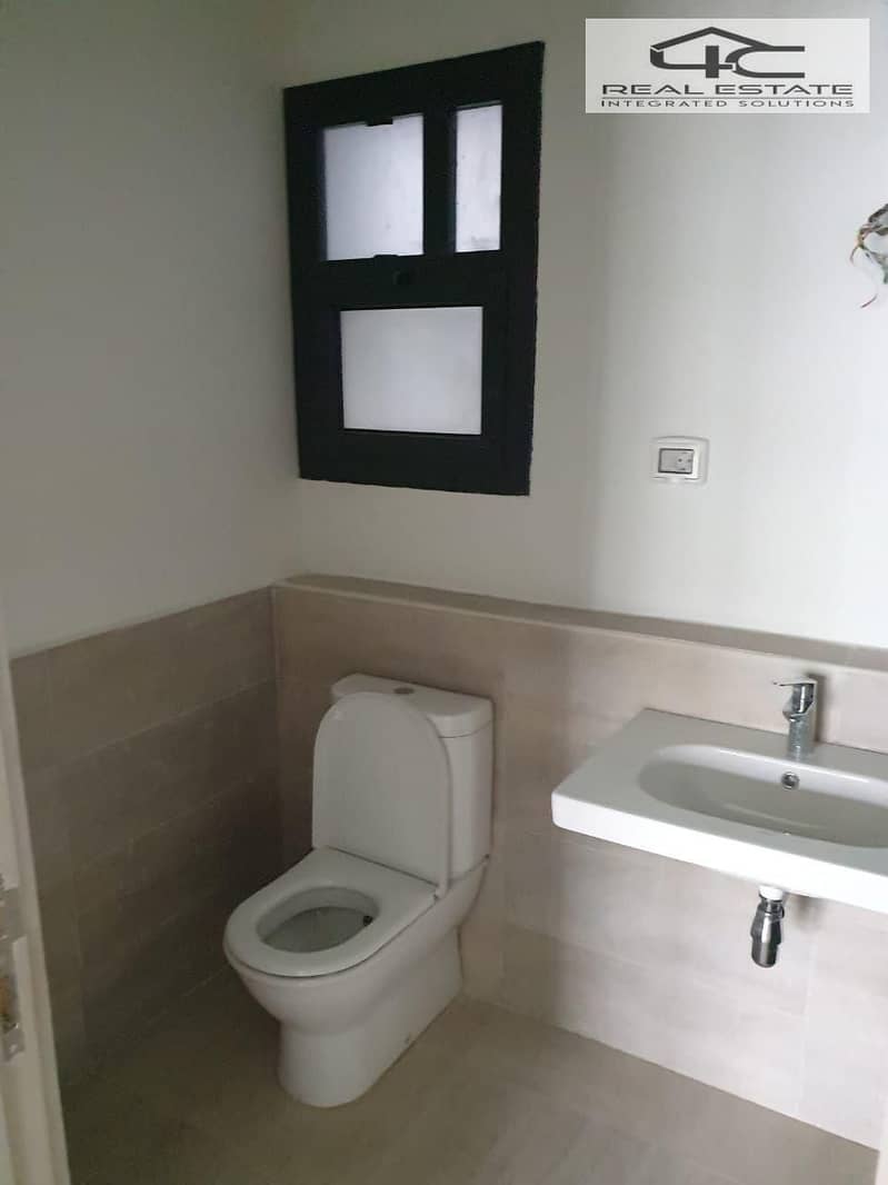 8 WhatsApp_Image_2024-10-03_at_18.35. 24_441228bf. jpg