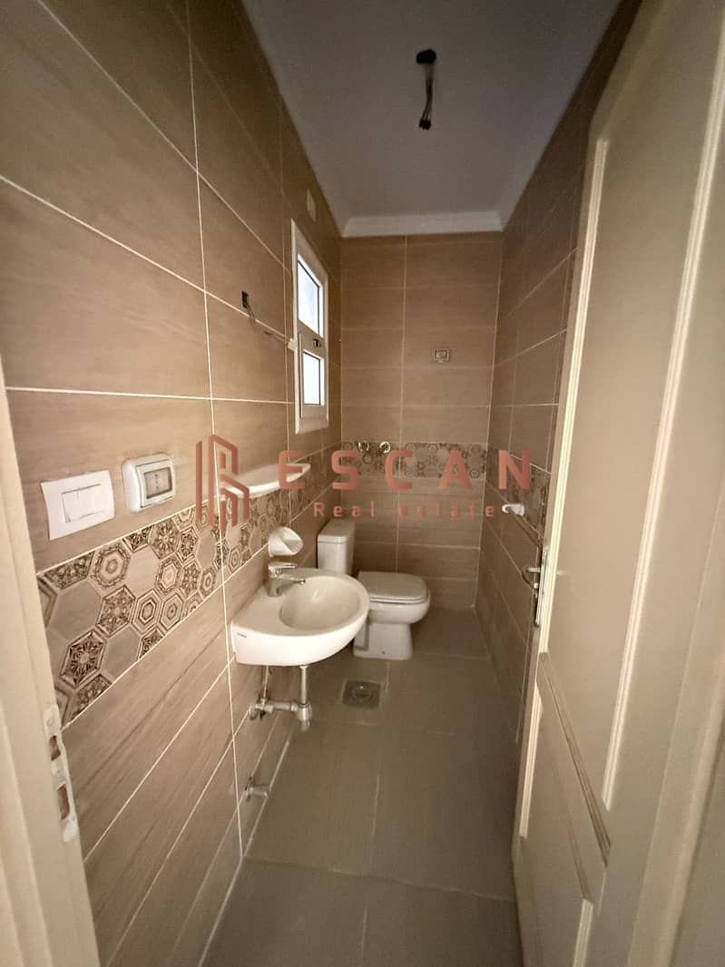 11 U468611 (6). jpeg