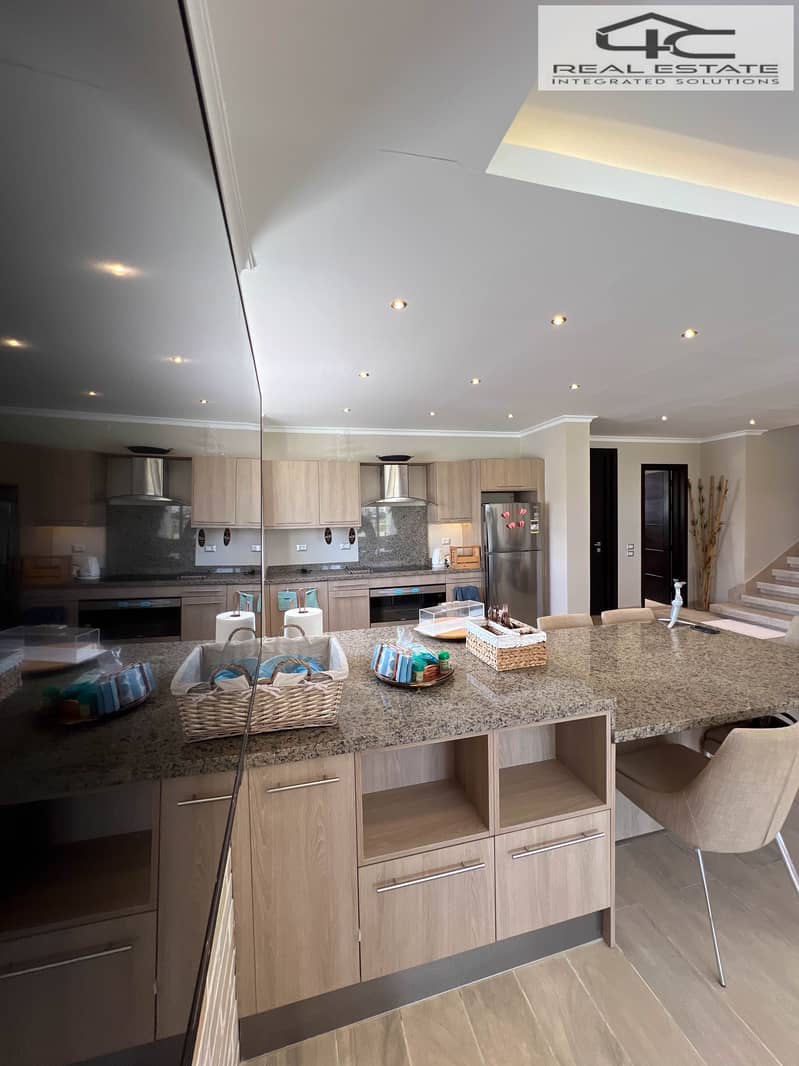 5 2025_07_01_05_01_IMG_8099. jpg