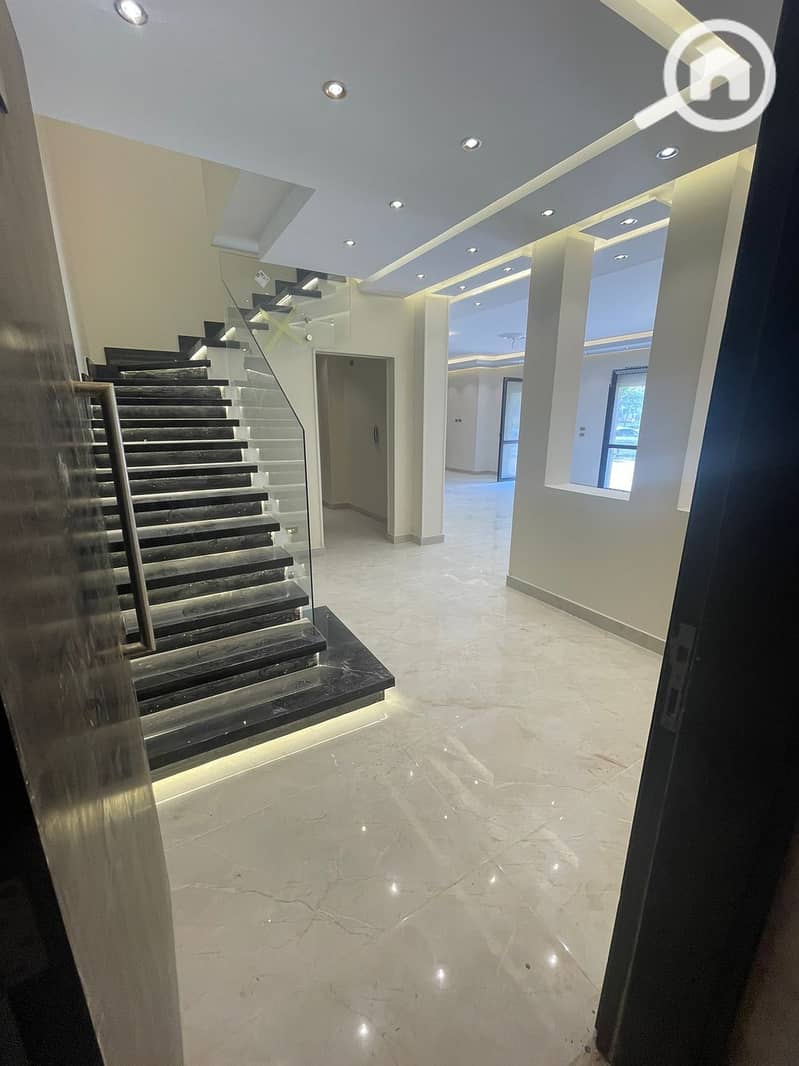 2 013364a2-d94e-4596-a0b7-1bbac96bd0b3. jpeg