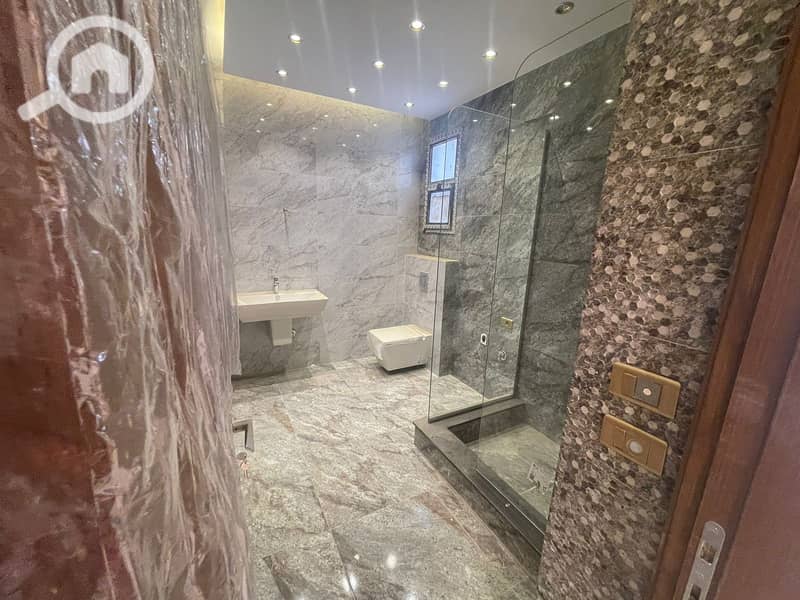 13 3b14ba8d-bc3c-4702-aad0-fe56c9607ff0. jpeg