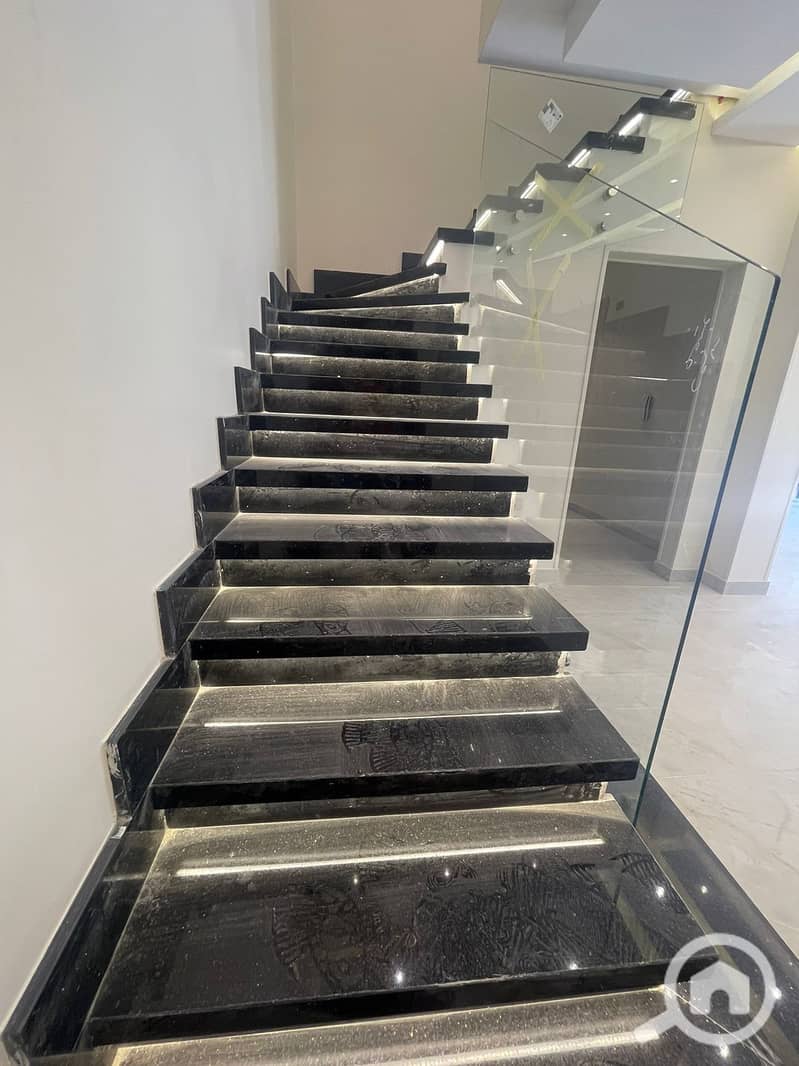 30 905de5e3-94b0-4e6b-8e0b-e7326b392584. jpeg