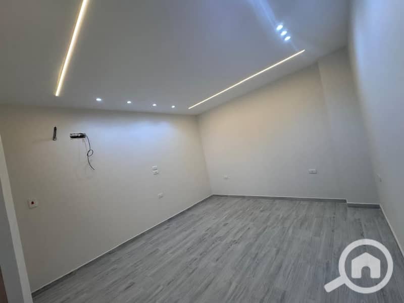 7 WhatsApp Image 2025-12-04 at 10.43. 38 PM (2). jpeg