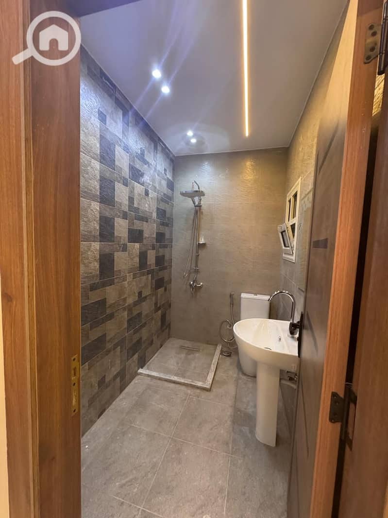 10 WhatsApp Image 2025-12-04 at 10.43. 39 PM (2). jpeg