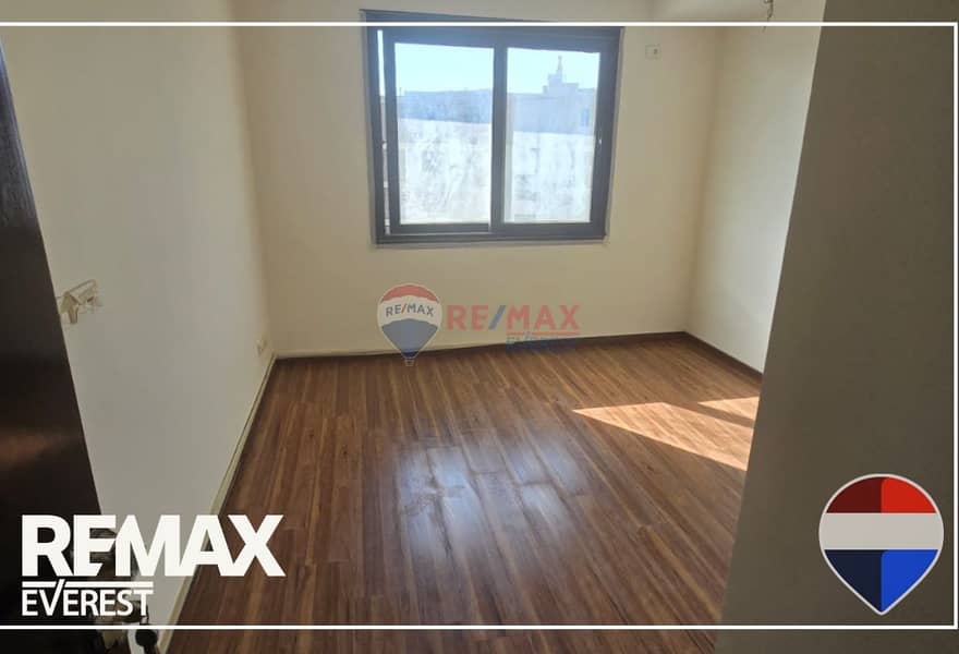 2 8993dfc4-3459-4b3b-847b-c52772d5e00c. jpg