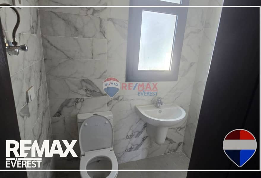 10 57ede1f0-768e-4d84-b456-711ced12476a. jpg