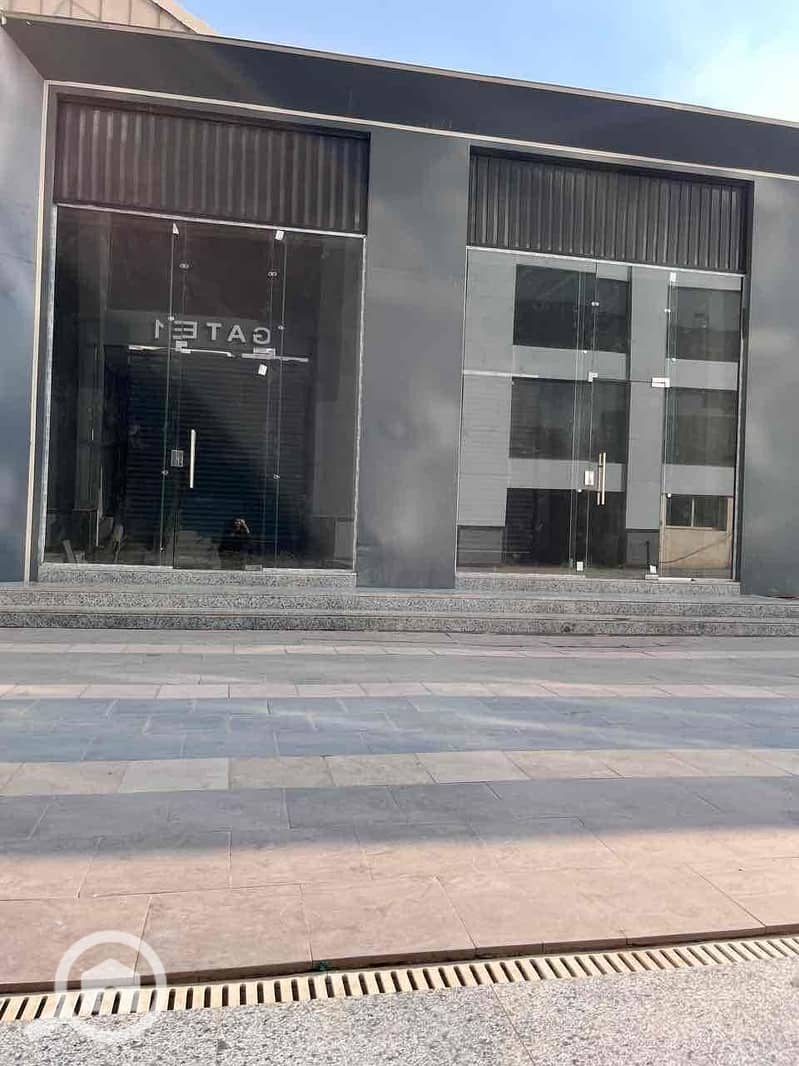 10 83795cb0-e9ba-4a36-9aac-cb1df59c9644. jpg