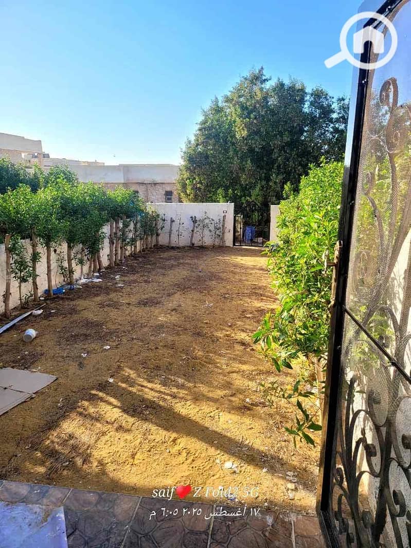 9 e3ff9d4b-5973-4a72-b5e4-c2ed1ad56726. jpg