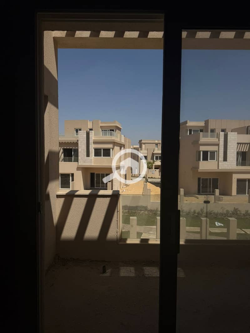 2 4a855109-af6f-475a-a5be-47cf1d124453. jpg