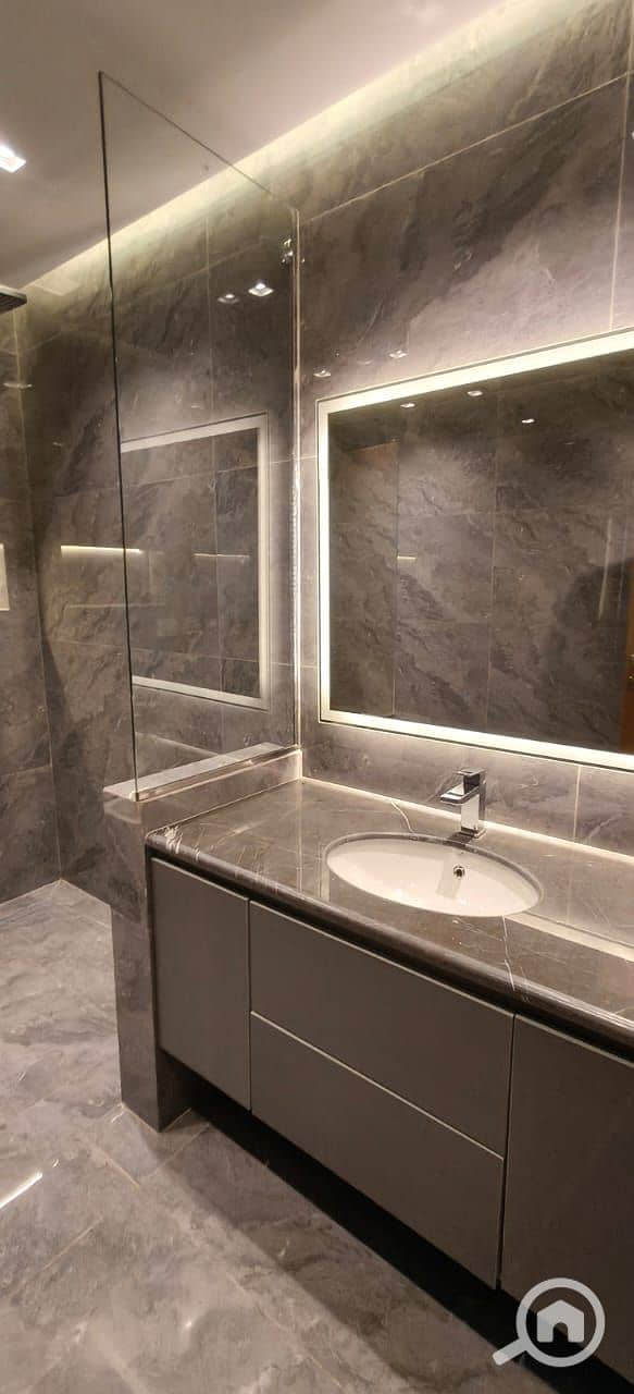 7 0deec20e-e583-40cb-8b2a-7b4162eb30a8. jpg