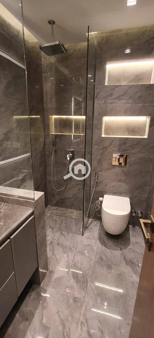 4 037b59d2-c2fe-4b24-b1fd-50eadf2ab13c. jpg