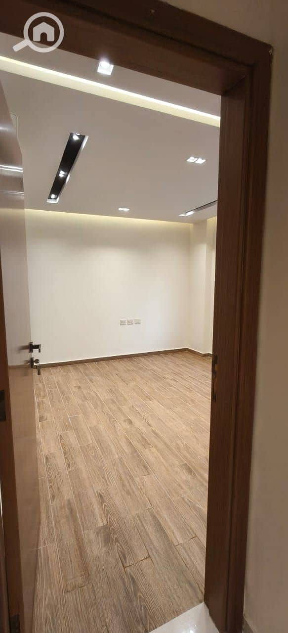 6 8b8e9bf1-a578-432f-b119-66a5a658b3fc. jpg