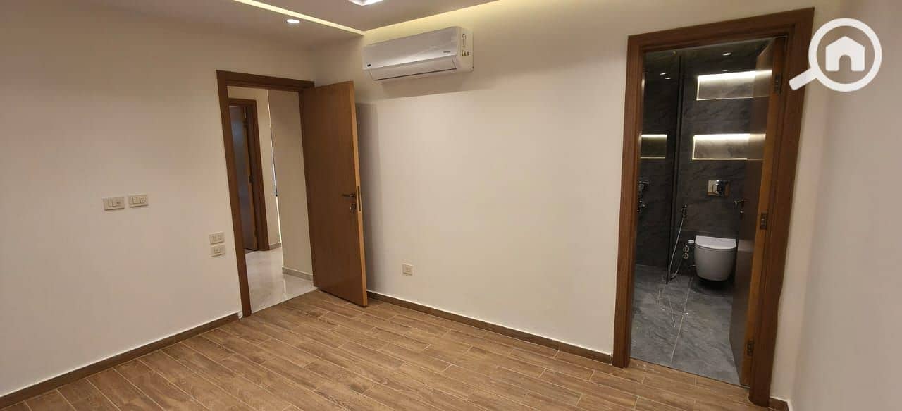 15 e77aee53-50e5-4965-926e-5bd27d7a14b1. jpg