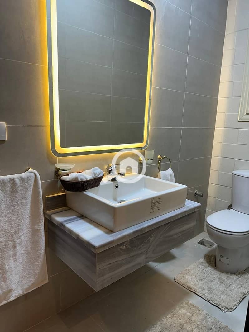 7 54c78305-2e84-4b5c-8b28-d756603f5eb9. jpg