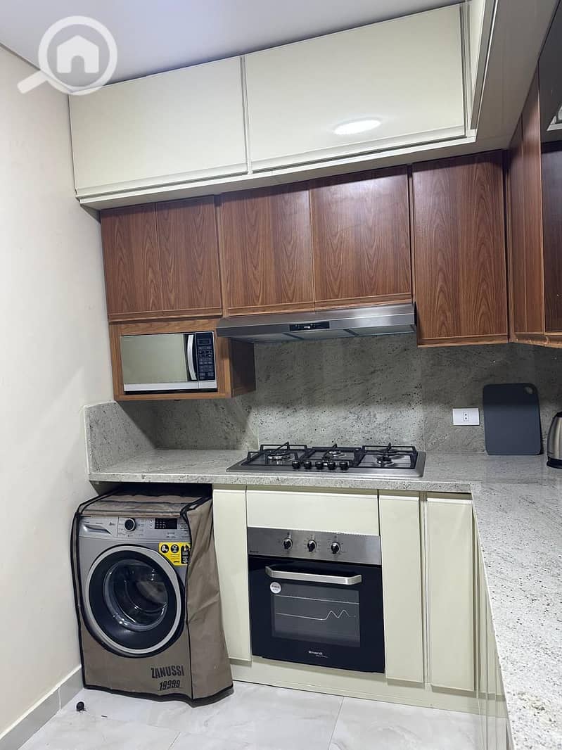 9 098ff19d-60fb-4fa7-a491-97d8415e333a. jpg