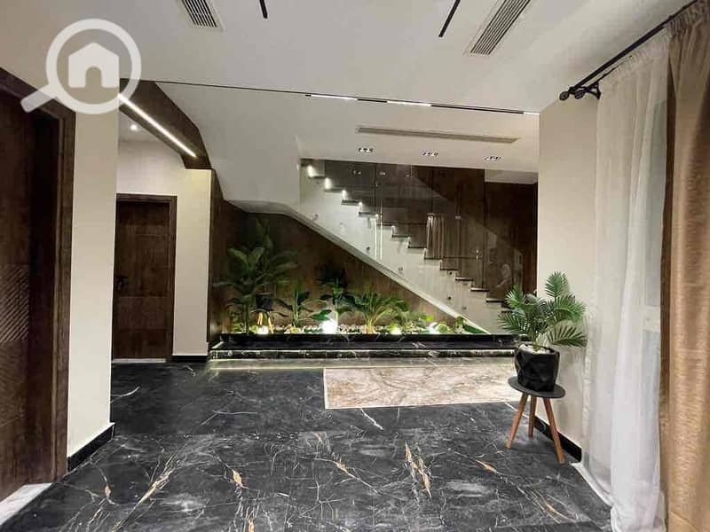 5 550b96f4-232c-47c8-bb71-303a3a329926. jpg