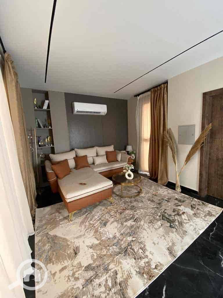 31 363930f0-9710-4242-b07f-7c7aed71c9a7. jpg