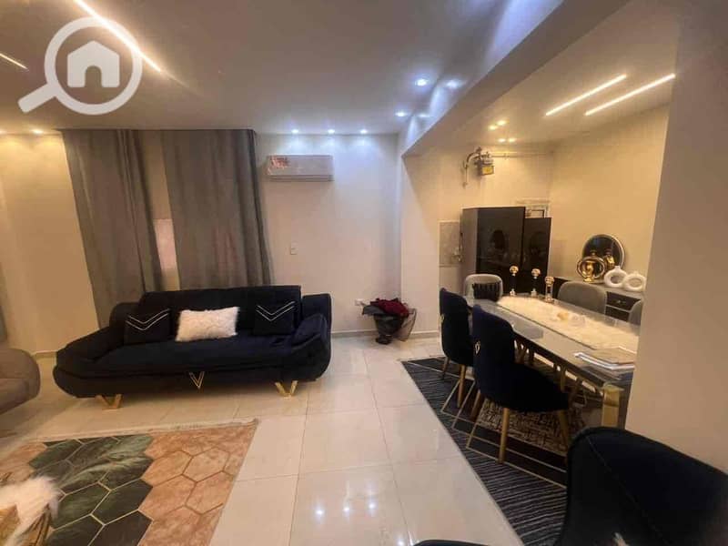 4 b8702b94-3b4a-4cc5-9f14-025f22f26a80. jpg