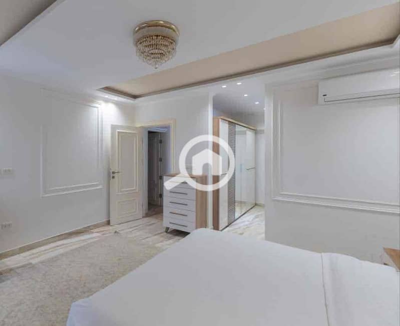 12 307e357a-9b4d-43e7-8e5f-1233d4eeaaba. jpg