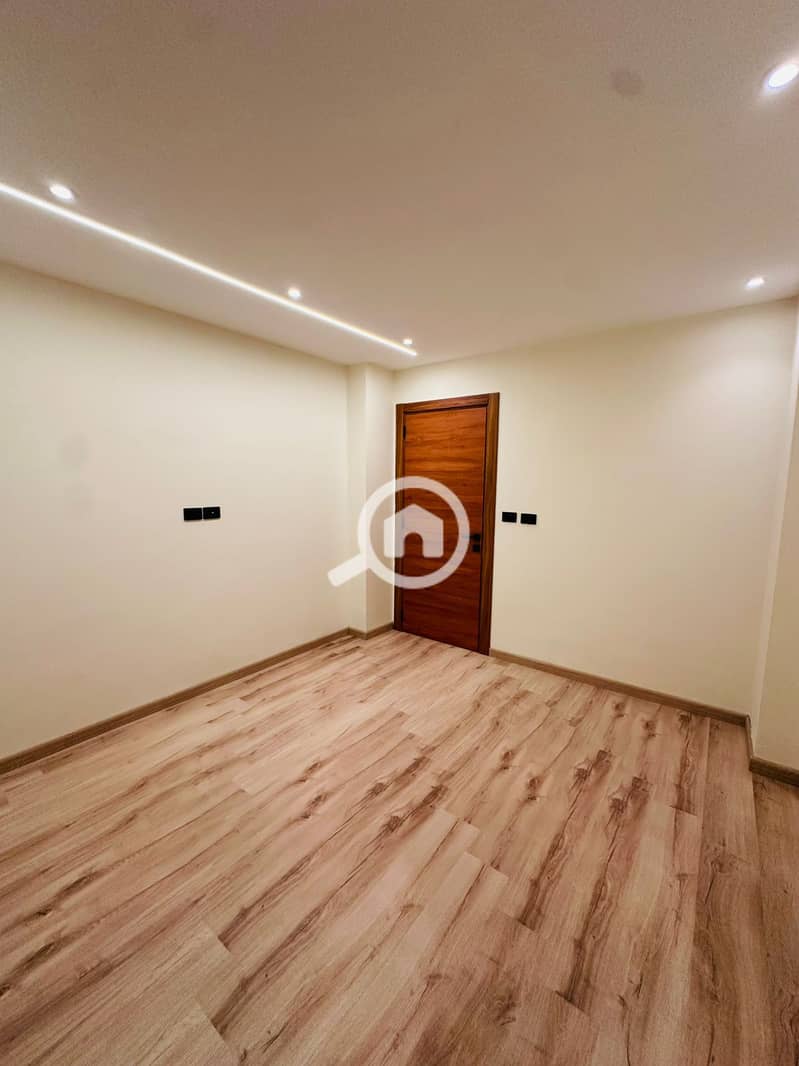 2 71c59bc5-cdb0-47cd-a683-aa523bb70022. jpg