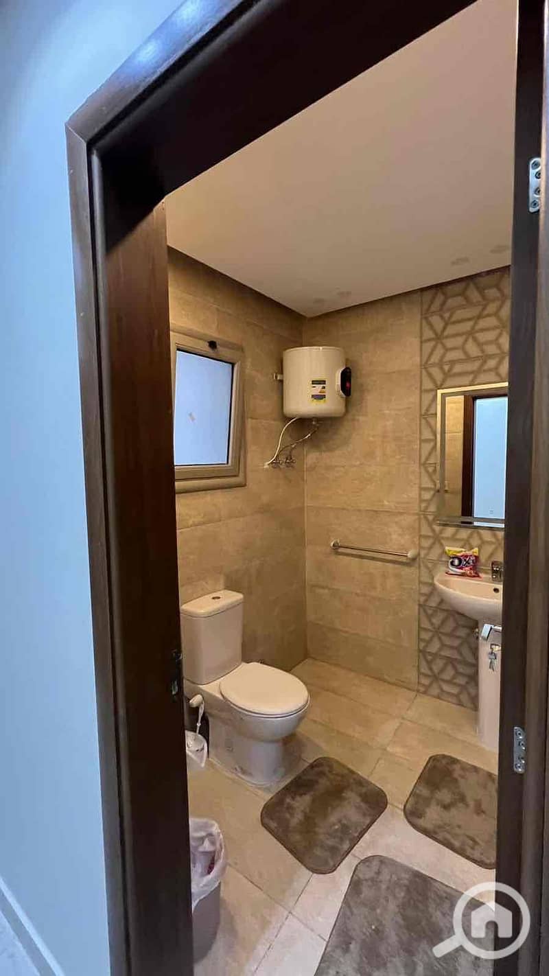 5 e5c8c7cd-f0bf-47ae-b87d-a0d6b396293e. jpg