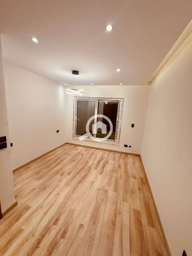 7 c15ff0b0-6f3a-42e2-8f7c-169bb35ea38b. jpg