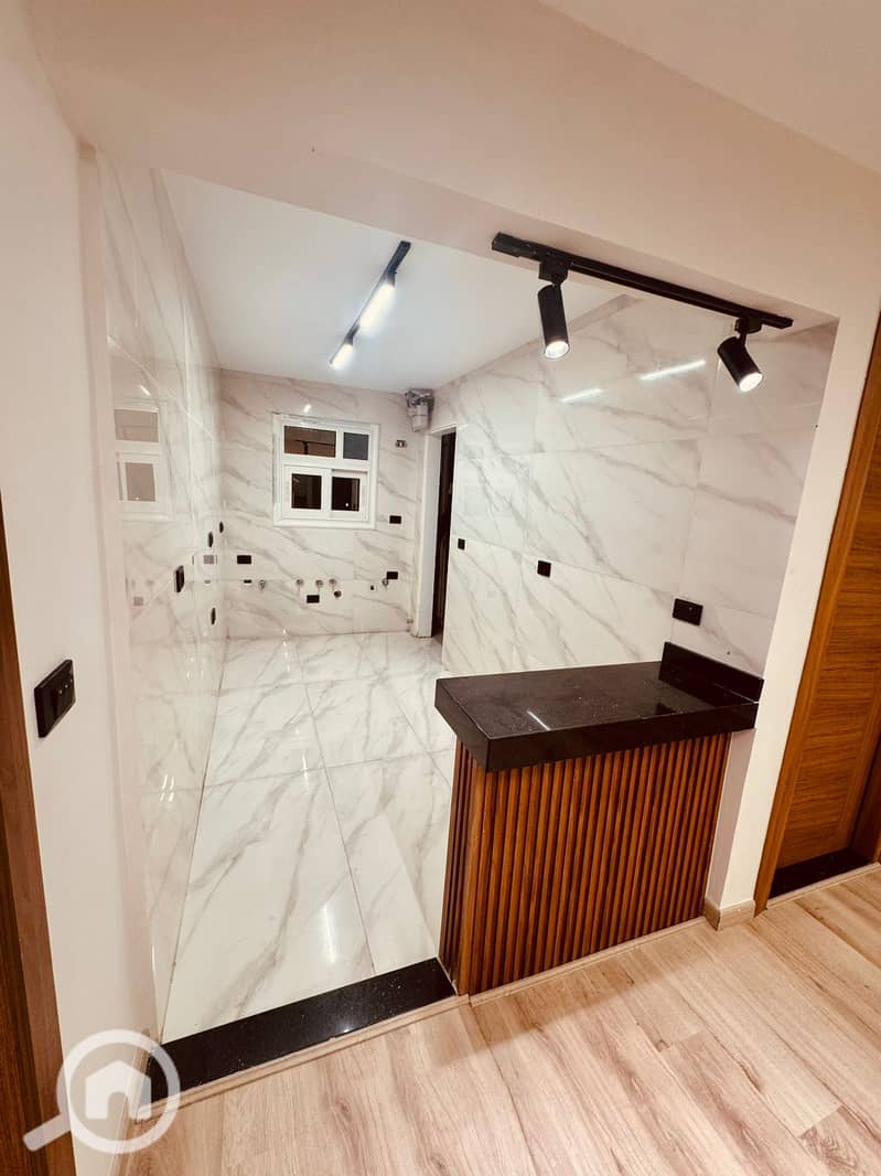 10 7a75457d-a3be-4b7e-b62b-8fb05882b7e0. jpg