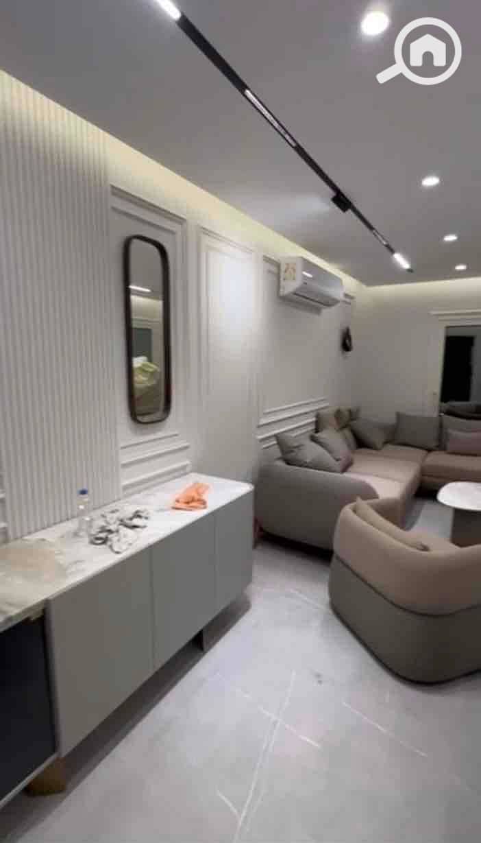 12 ce2537f2-a9bf-4cce-9929-1543ffacba09. jpg