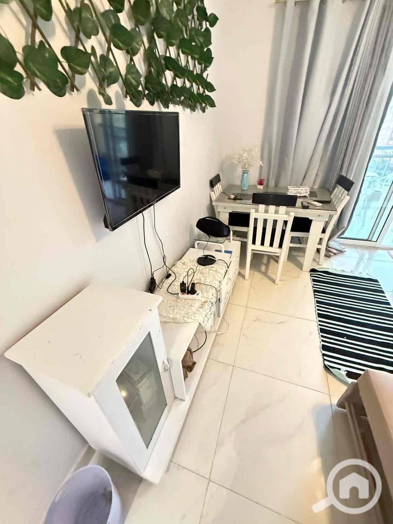 2 a35993e7-07ef-4a90-a9fb-8ec9a4c5a26f. jpg