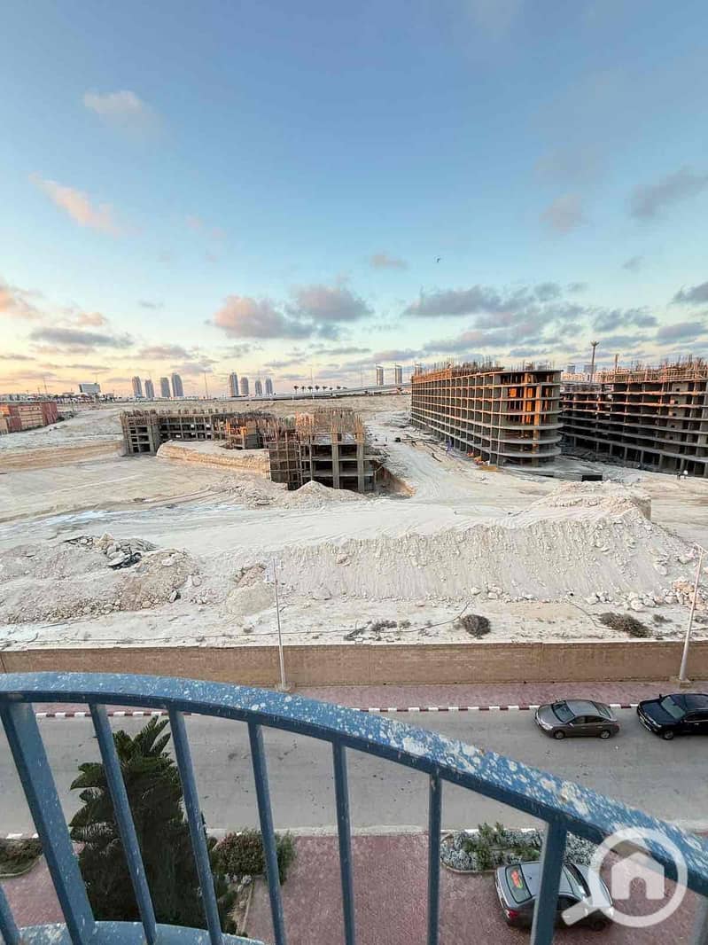 12 d68e9df4-0130-4444-b976-66c65fdd2620. jpg