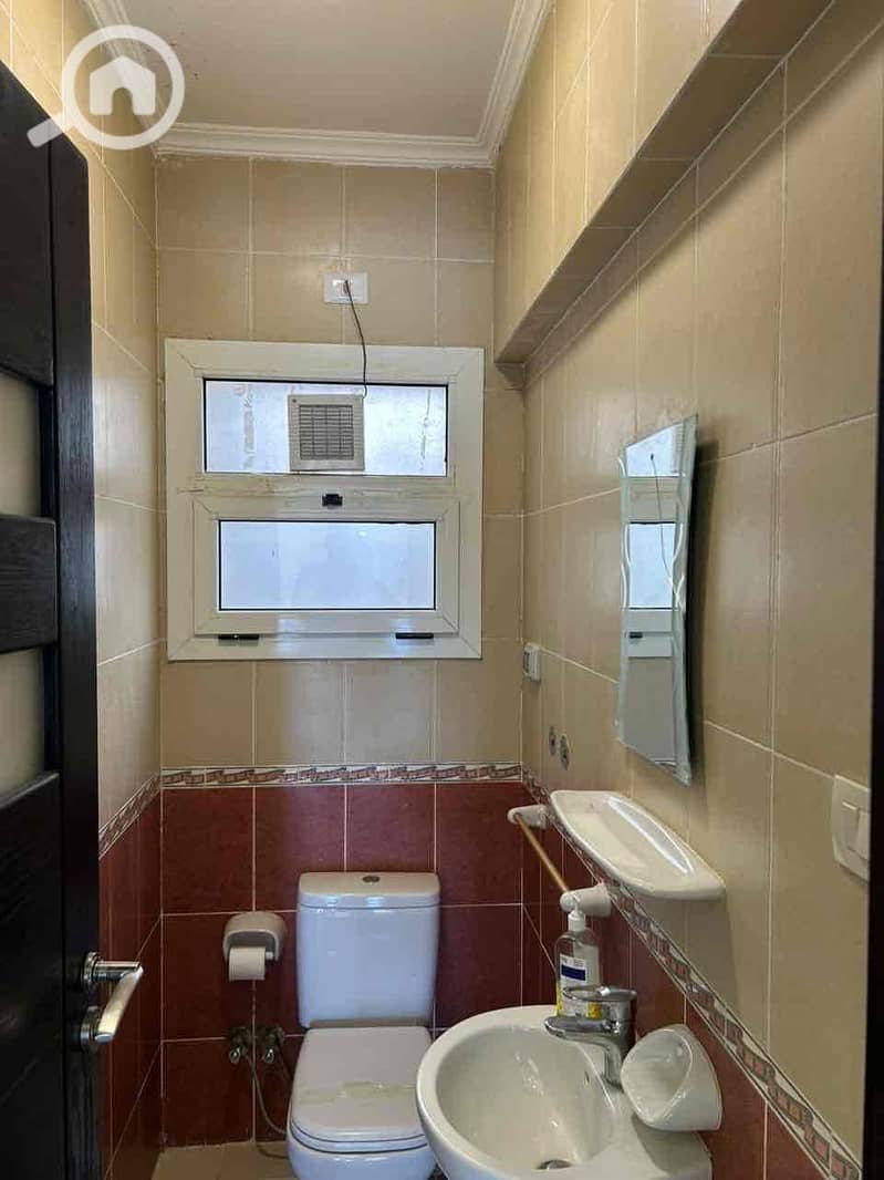 10 70e661c8-d97b-4c4e-b54a-b5fda8dd7f61. jpg