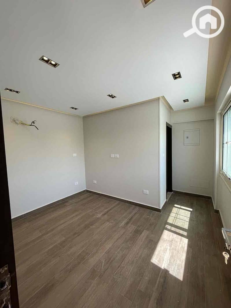 7 92905ff0-9edd-455c-ae63-0d47ea1603d7. jpg