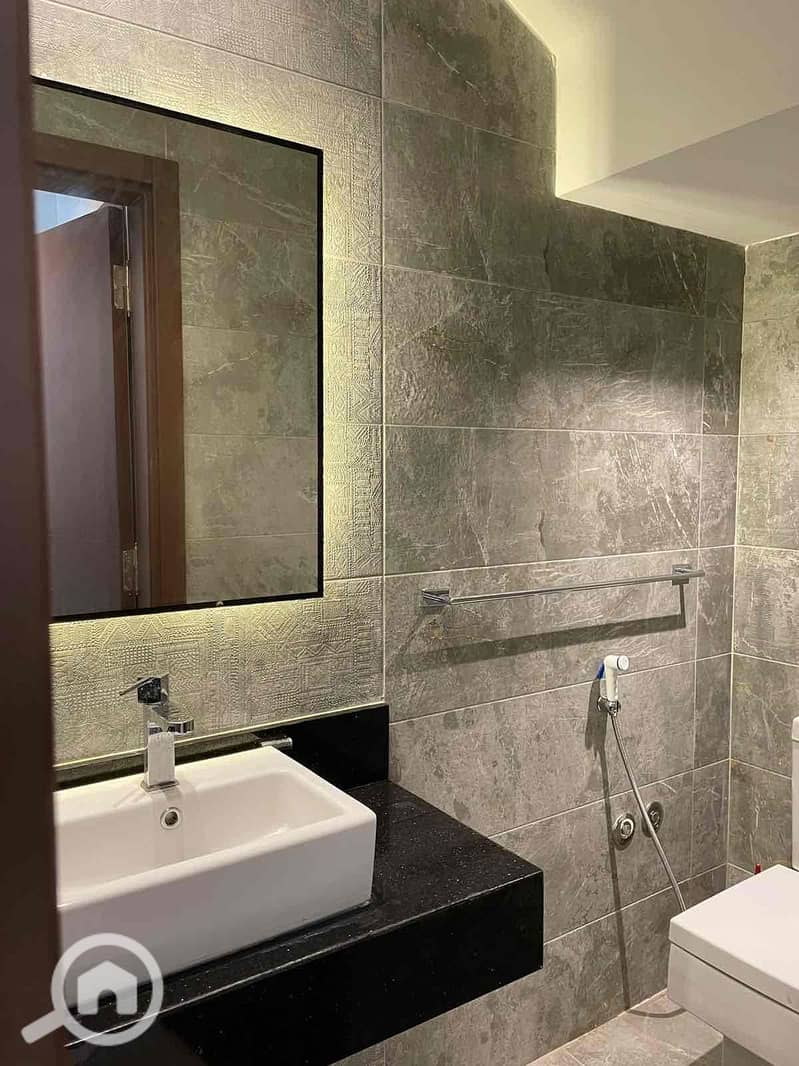 10 af2a77d3-18bf-4e37-a5e8-739d48758e70. jpg