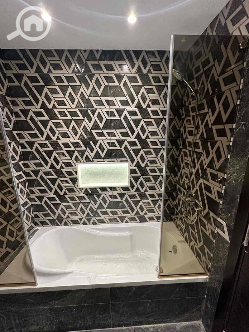 6 0475347b-f625-4b7c-abc3-f91340f97ada. jpg