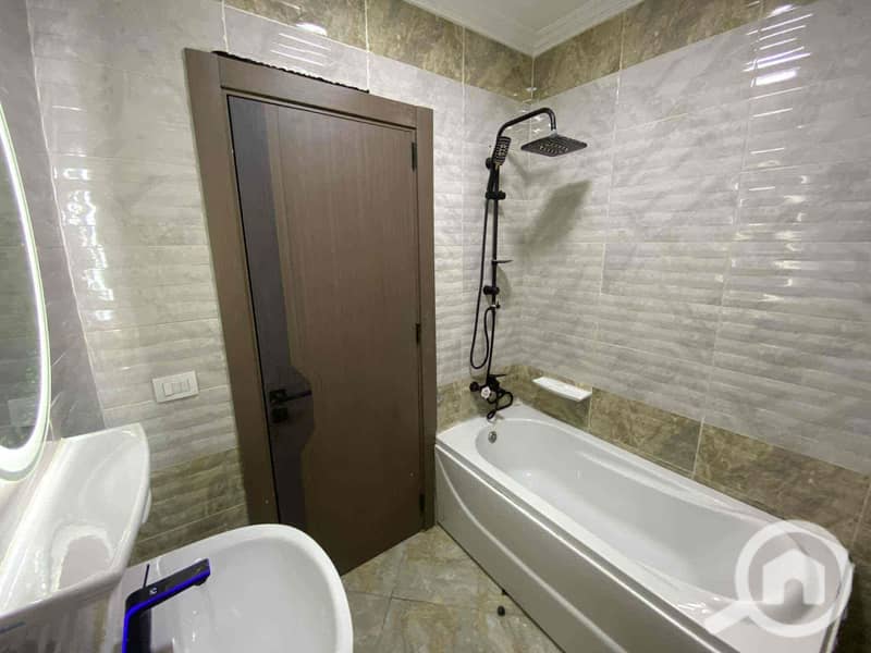 13 0806918f-f357-4500-9d03-e46db407544c. jpg