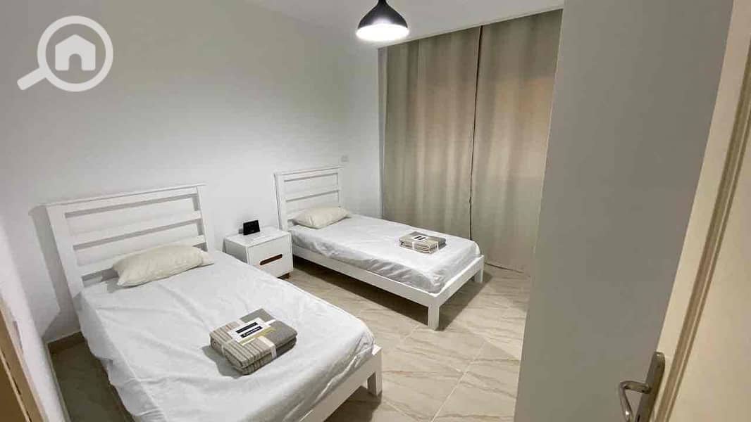 4 9d827eb7-3cfc-4c19-8727-96a4c46f40f5. jpg