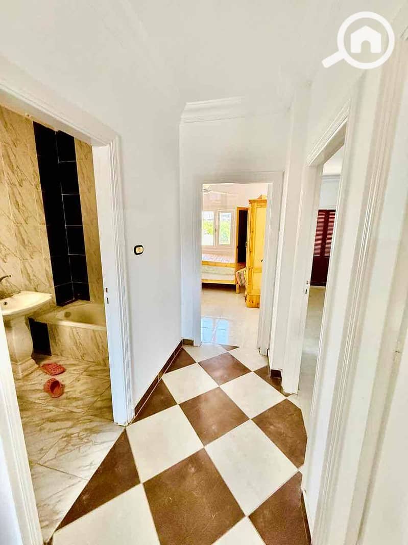 9 b5a4916e-1d78-45f4-8be3-896a175fed53. jpg