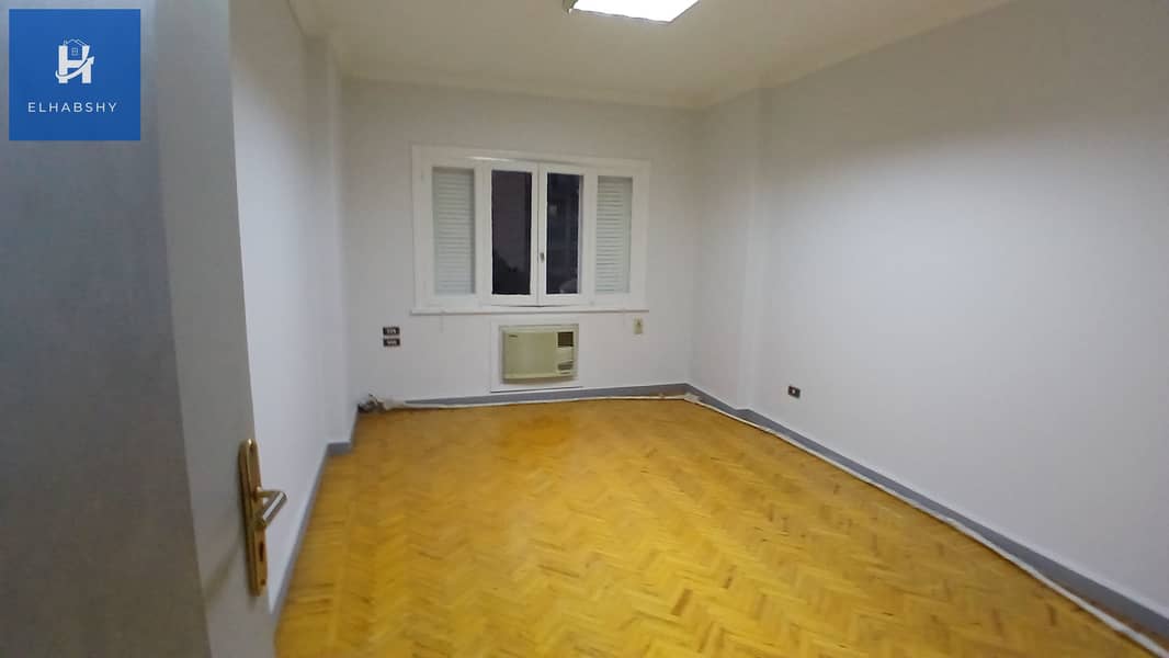 10 شقة للبيع في الدقى 290م فى شارع فينى الرئيسى و كأنك فى الزمالك ( تشطيب مجدد ) .  (10). jpg